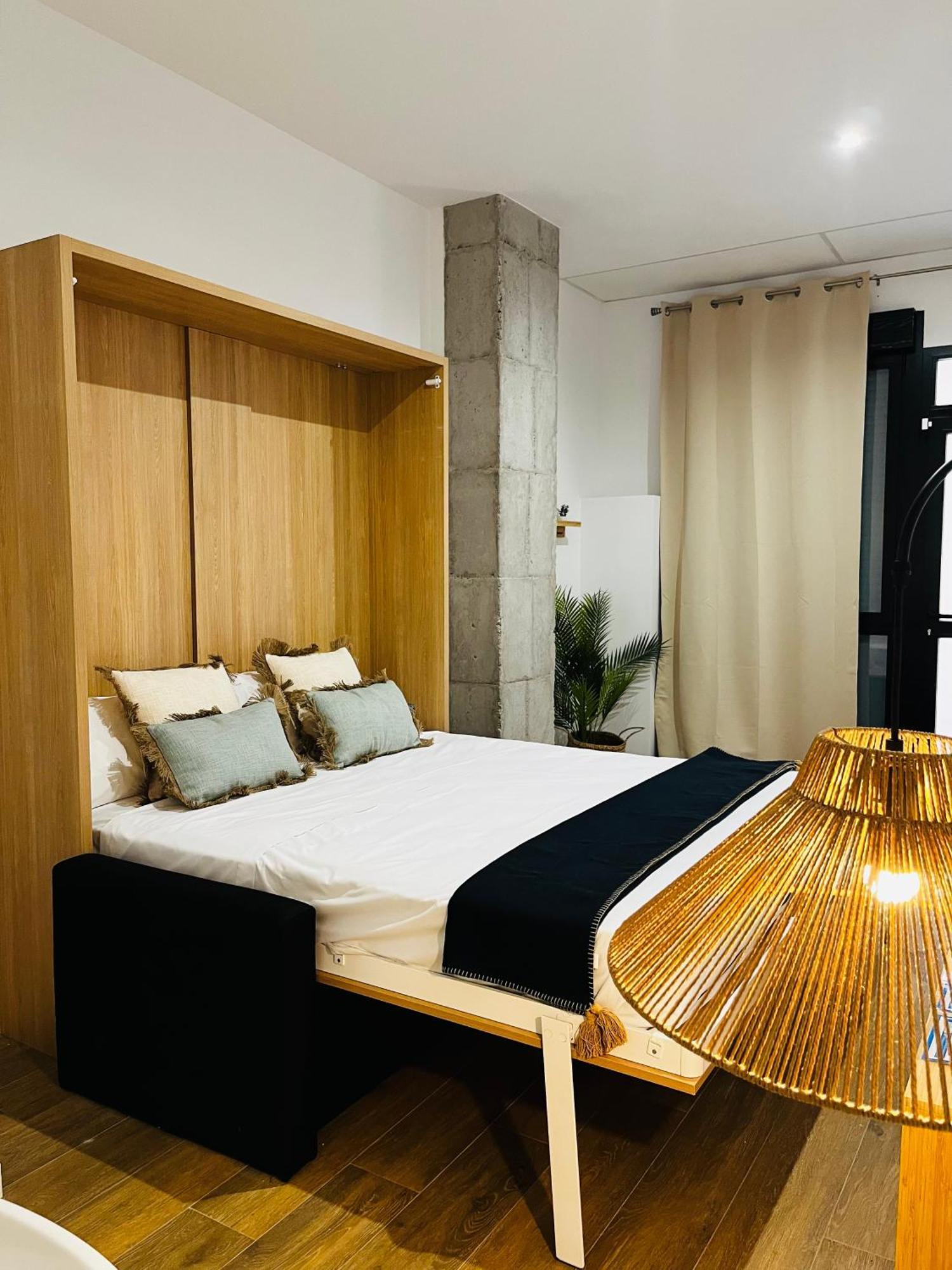 Travel Habitat Mediterranean Suites Valence Extérieur photo